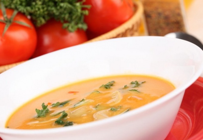 Como cozinhar sopa de repolho com pasta de tomate