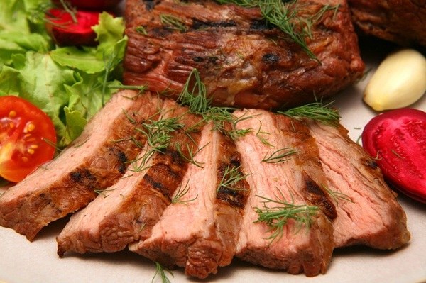 Carne de porco na manga para assar - o sabor do prato vai enlouquecer