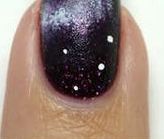 Como desenhar um céu estrelado em uma manicure