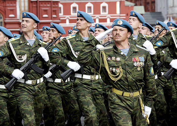 Quais pagamentos são feitos ao pessoal militar?