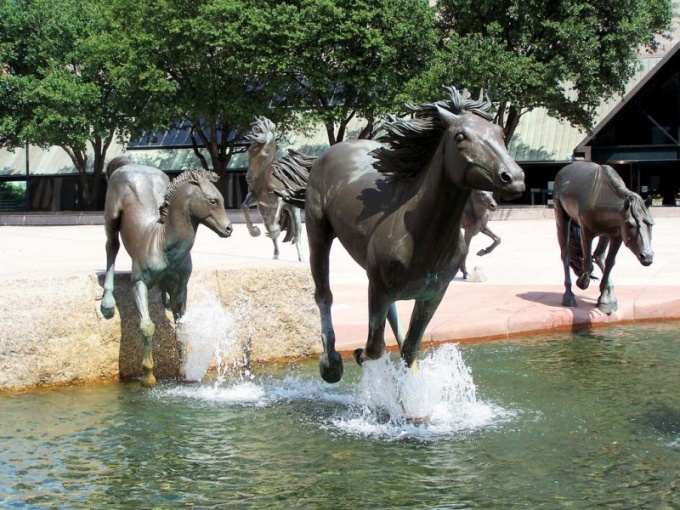 Em quais cidades do mundo você tem monumentos aos cavalos?