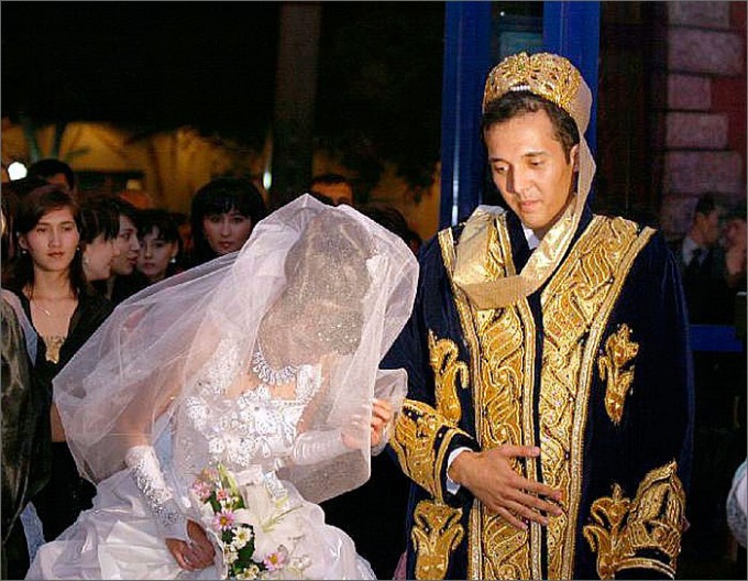 Como é o casamento de Uzbeque 