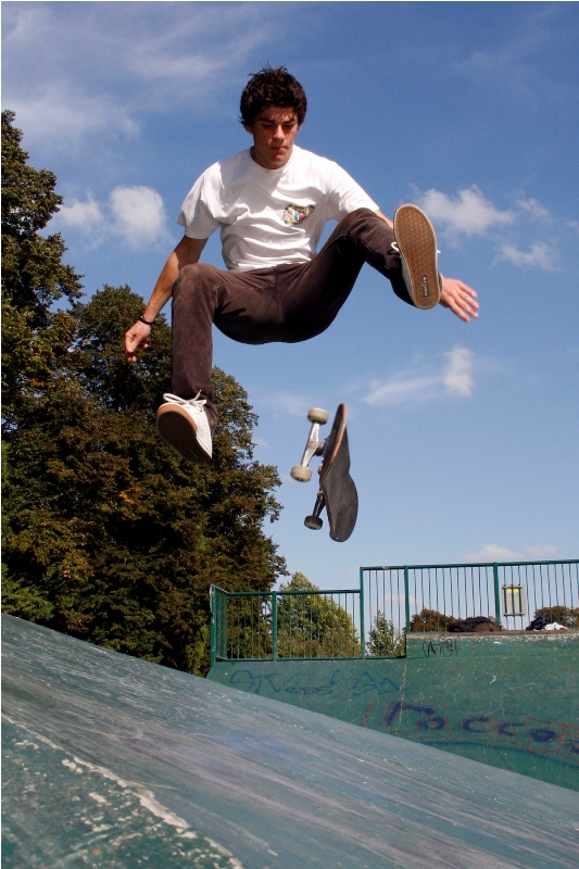 Como aprender a fazer truques em um skate